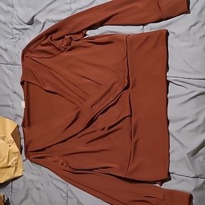 *FREE W/PURCHASE* H&M Top